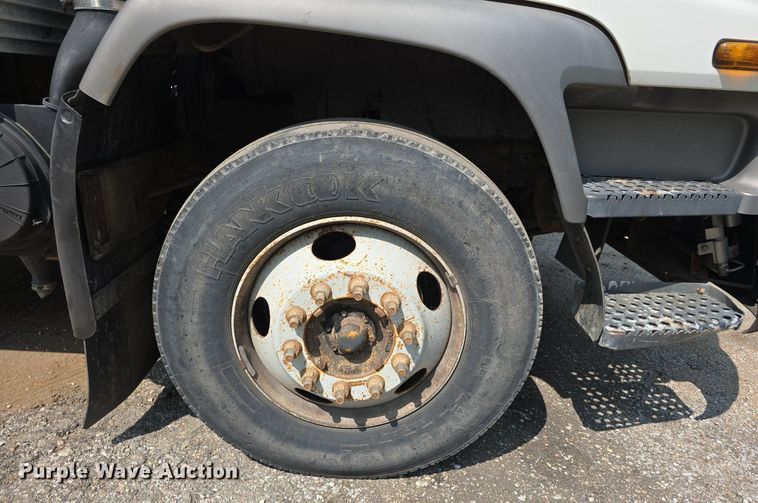 image for item DS4837 2006 Isuzu FVR box truck