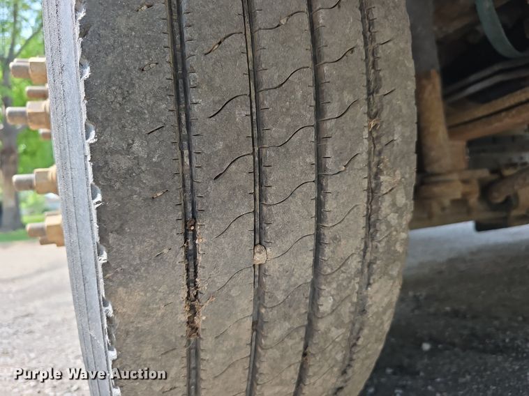 image for item DS4837 2006 Isuzu FVR box truck