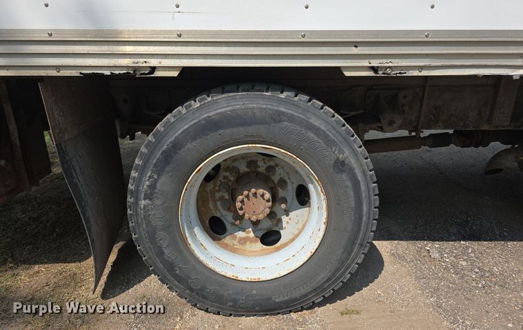 image for item DS4837 2006 Isuzu FVR box truck