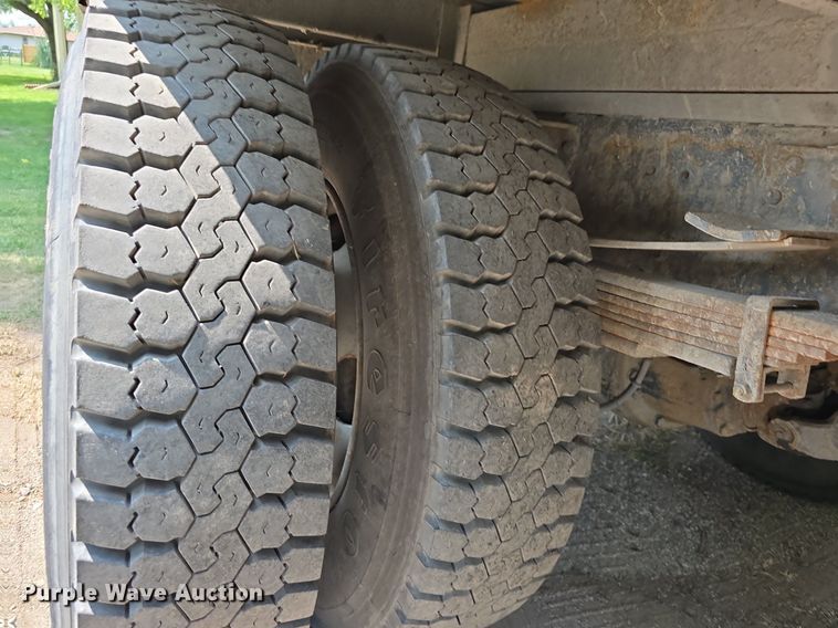 image for item DS4837 2006 Isuzu FVR box truck