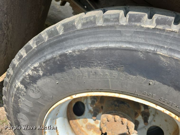 image for item DS4837 2006 Isuzu FVR box truck