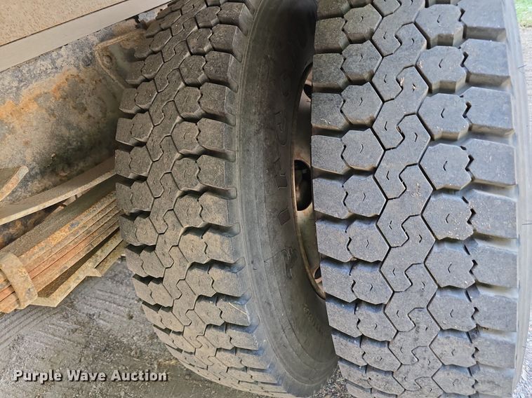 image for item DS4837 2006 Isuzu FVR box truck