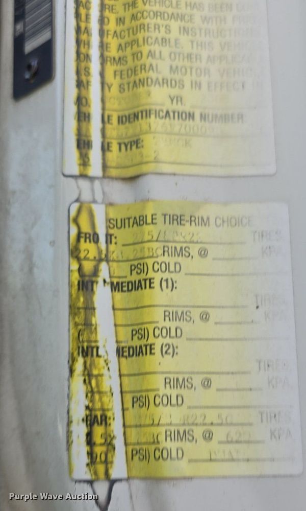 image for item DS4837 2006 Isuzu FVR box truck