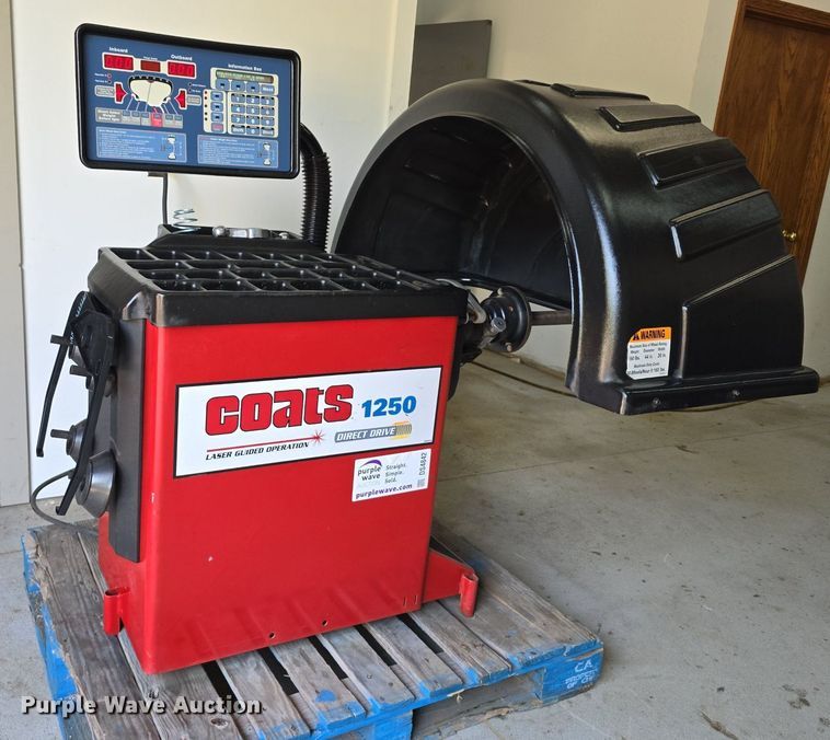 image for item DS4842 Coats 1250 Direct Drive tire balancer