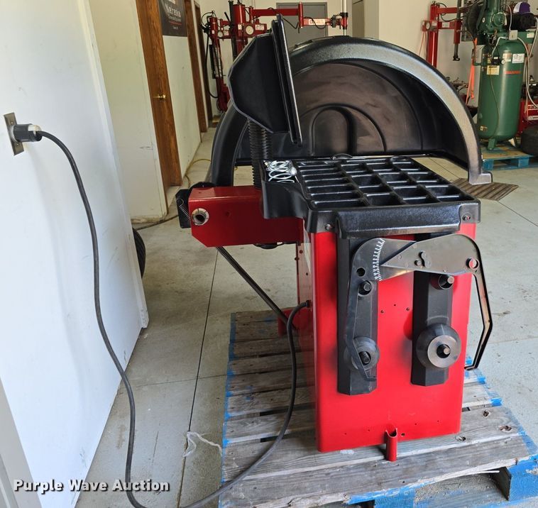 image for item DS4842 Coats 1250 Direct Drive tire balancer