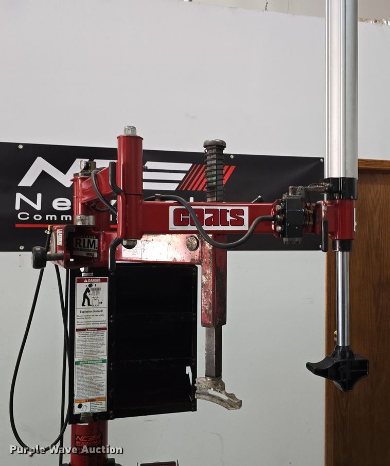 image for item DS4843 Coats 70X-AH-3 tire machine