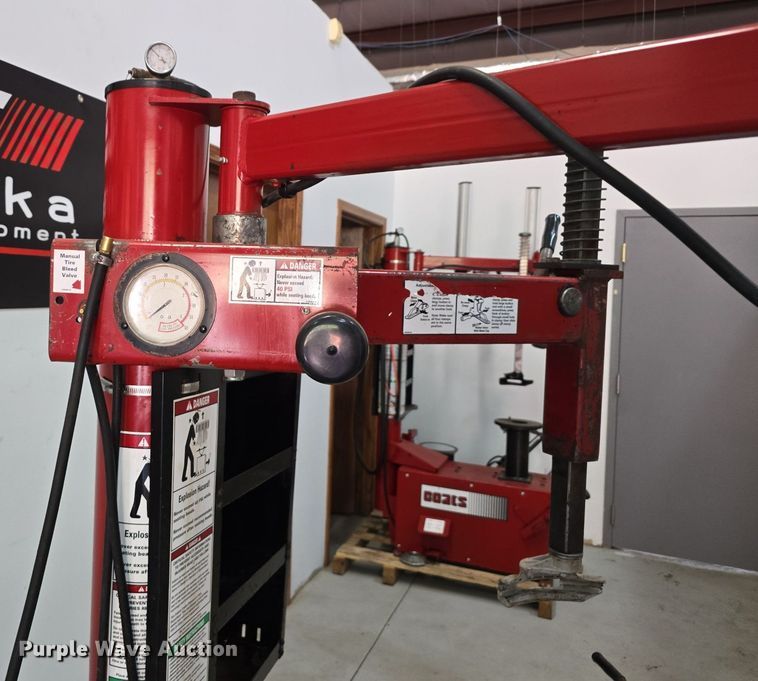 image for item DS4843 Coats 70X-AH-3 tire machine