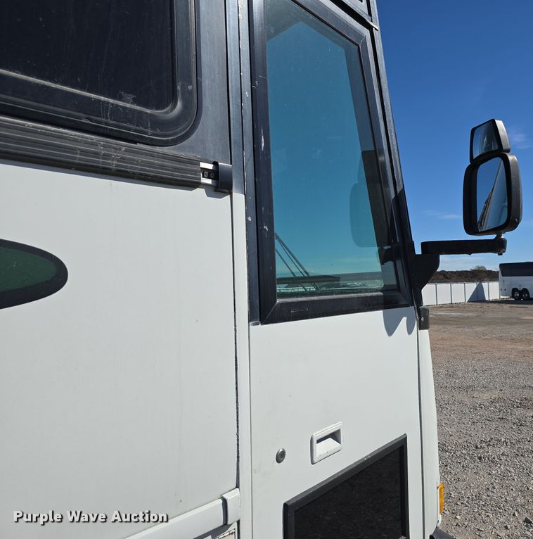 image for item DS4872 1998 Motor Coach Industries 102-D3 coach bus