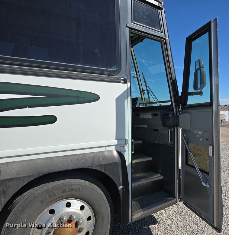 image for item DS4872 1998 Motor Coach Industries 102-D3 coach bus