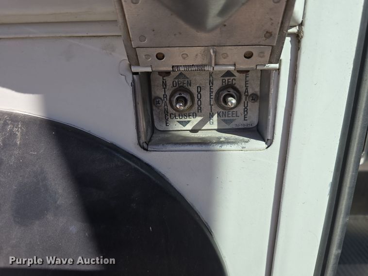 image for item DS4872 1998 Motor Coach Industries 102-D3 coach bus