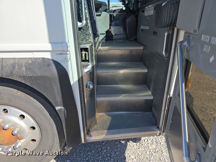 image for item DS4872 1998 Motor Coach Industries 102-D3 coach bus