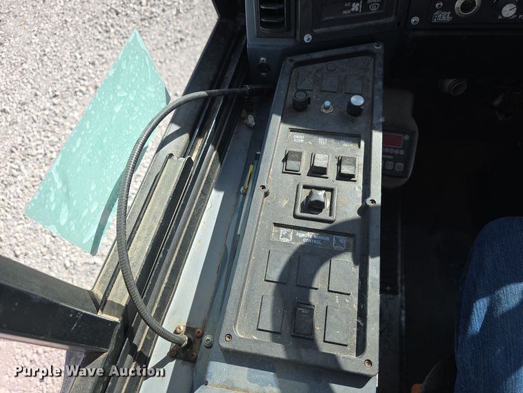 image for item DS4872 1998 Motor Coach Industries 102-D3 coach bus