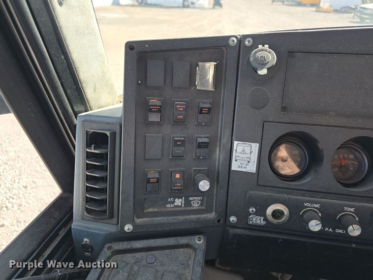 image for item DS4872 1998 Motor Coach Industries 102-D3 coach bus