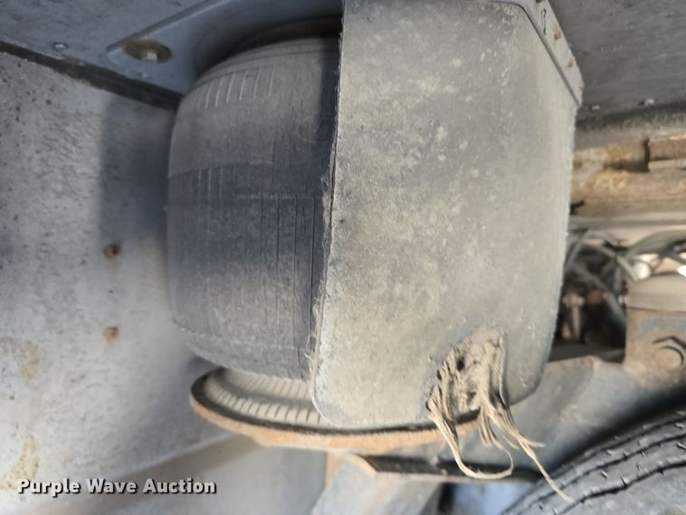 image for item DS4872 1998 Motor Coach Industries 102-D3 coach bus