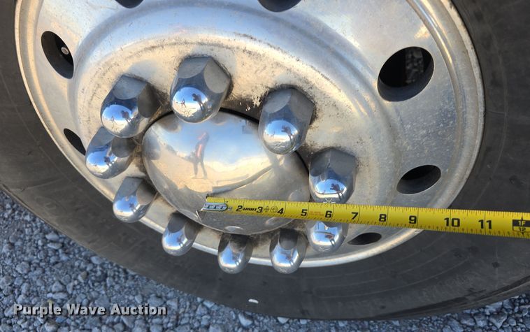 image for item DS4872 1998 Motor Coach Industries 102-D3 coach bus