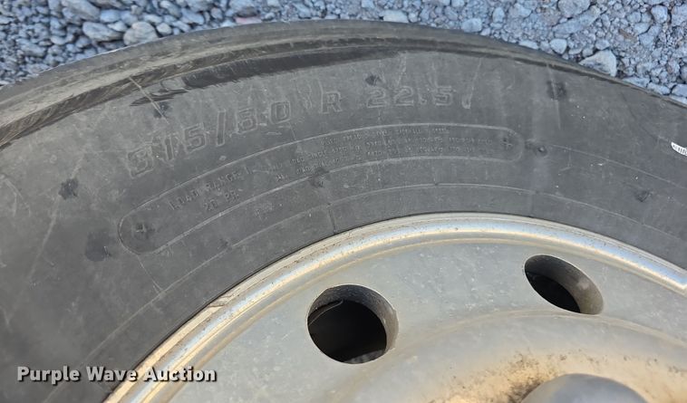 image for item DS4872 1998 Motor Coach Industries 102-D3 coach bus