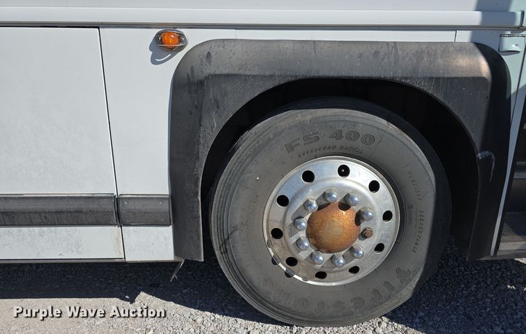 image for item DS4872 1998 Motor Coach Industries 102-D3 coach bus