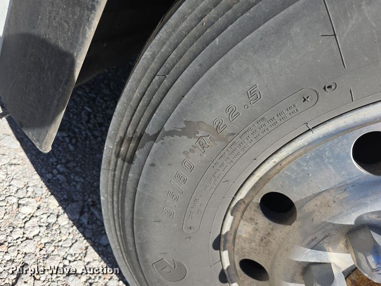 image for item DS4872 1998 Motor Coach Industries 102-D3 coach bus