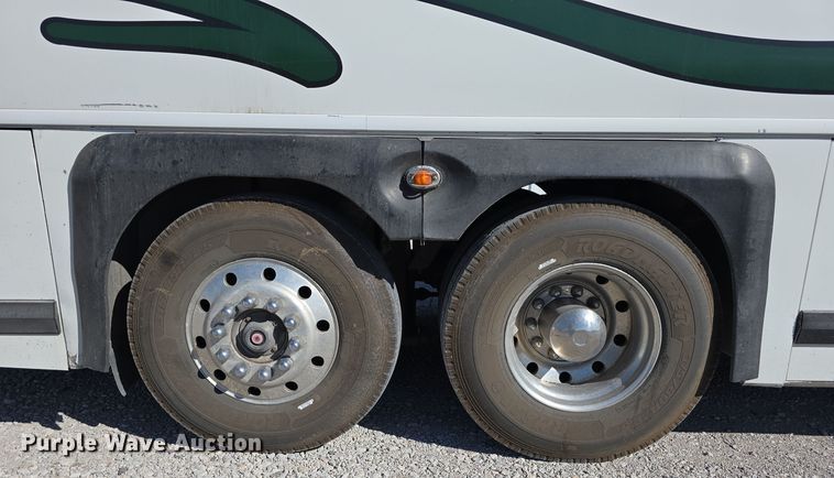 image for item DS4872 1998 Motor Coach Industries 102-D3 coach bus