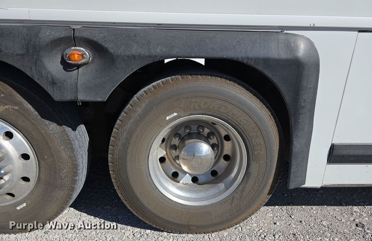 image for item DS4872 1998 Motor Coach Industries 102-D3 coach bus