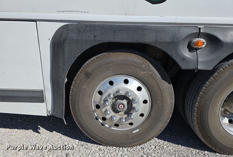 image for item DS4872 1998 Motor Coach Industries 102-D3 coach bus