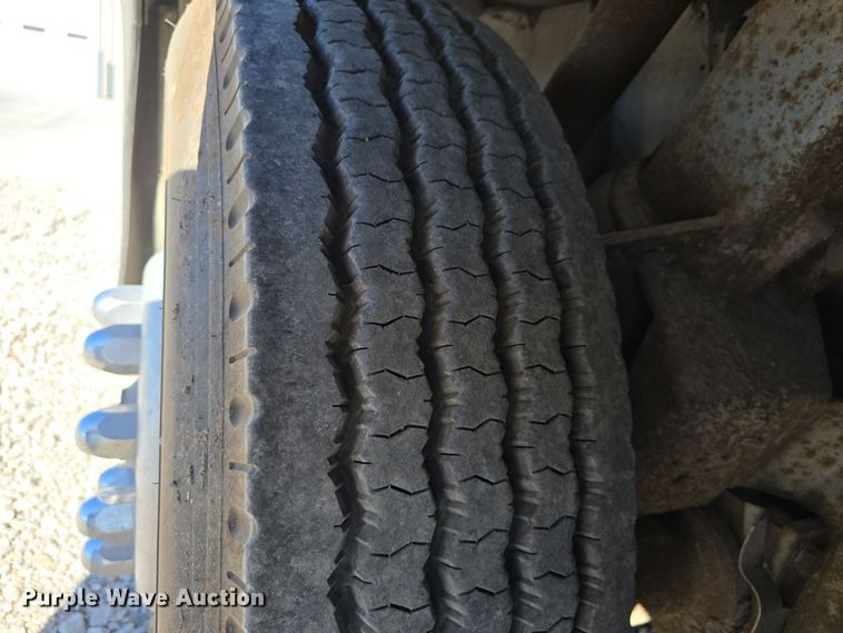 image for item DS4872 1998 Motor Coach Industries 102-D3 coach bus