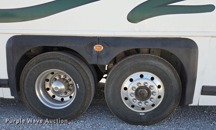 image for item DS4872 1998 Motor Coach Industries 102-D3 coach bus