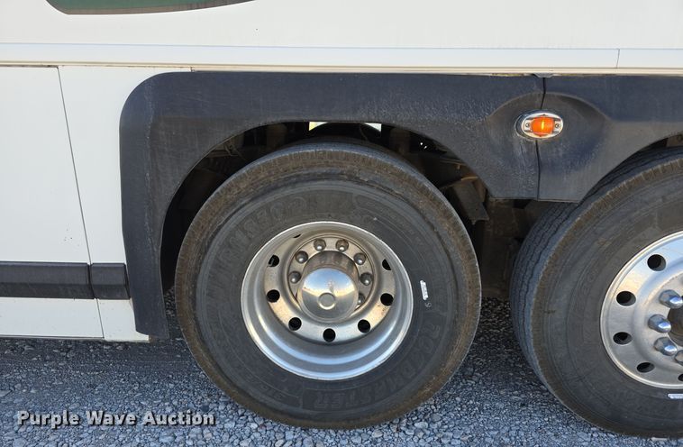 image for item DS4872 1998 Motor Coach Industries 102-D3 coach bus