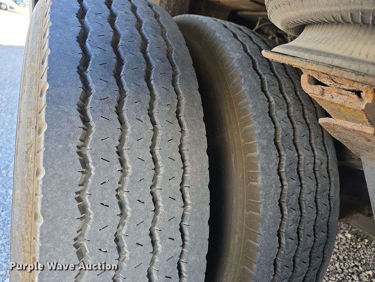 image for item DS4872 1998 Motor Coach Industries 102-D3 coach bus