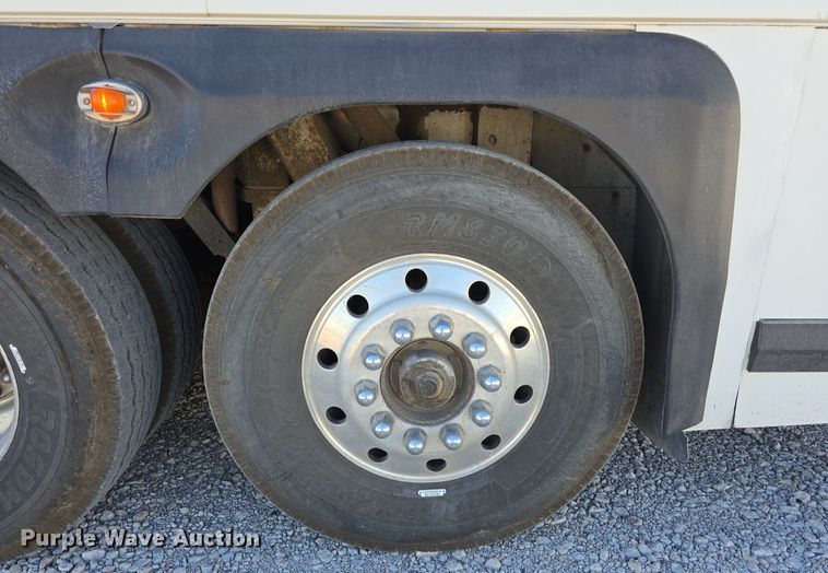 image for item DS4872 1998 Motor Coach Industries 102-D3 coach bus