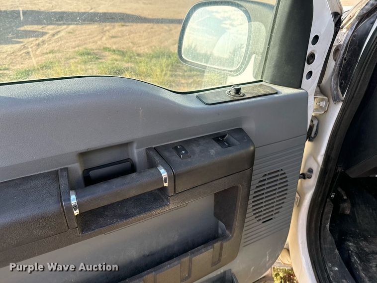 image for item DV2816 2016 Ford F250 Super Duty SuperCab pickup truck