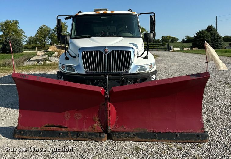 image for item DV5884 2013 International  Durastar 4300 spreader truck