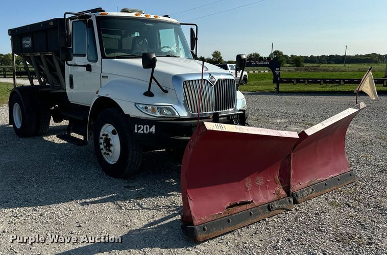 image for item DV5884 2013 International  Durastar 4300 spreader truck