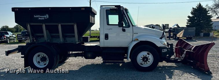 image for item DV5884 2013 International  Durastar 4300 spreader truck