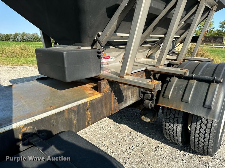 image for item DV5884 2013 International  Durastar 4300 spreader truck