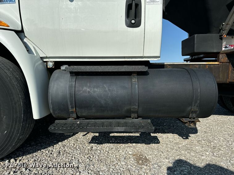 image for item DV5884 2013 International  Durastar 4300 spreader truck