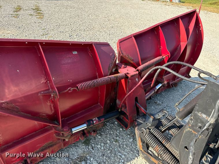 image for item DV5884 2013 International  Durastar 4300 spreader truck