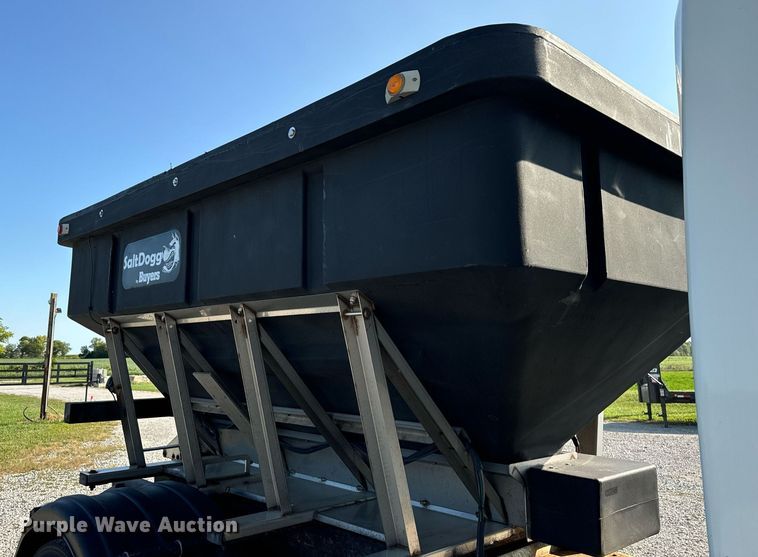 image for item DV5884 2013 International  Durastar 4300 spreader truck