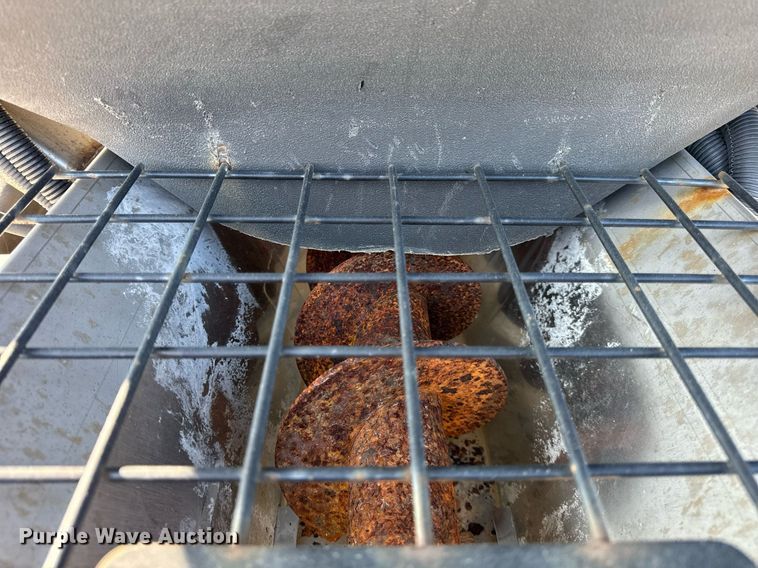 image for item DV5884 2013 International  Durastar 4300 spreader truck