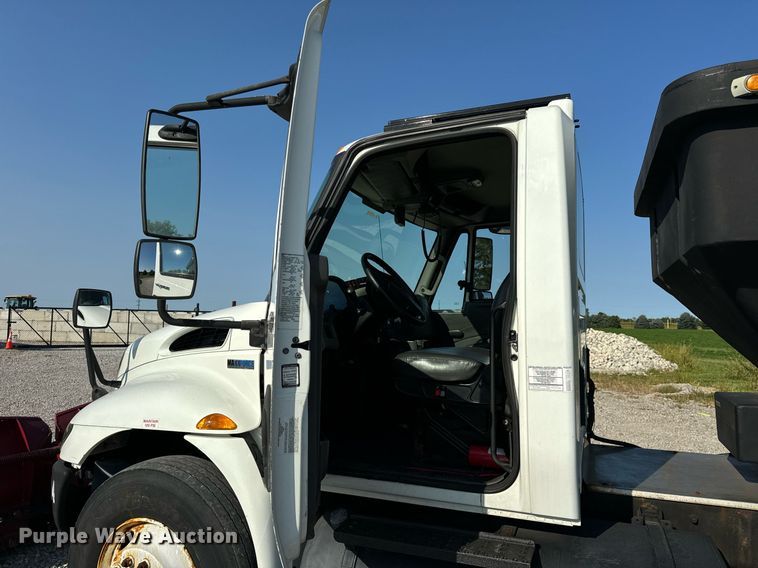 image for item DV5884 2013 International  Durastar 4300 spreader truck