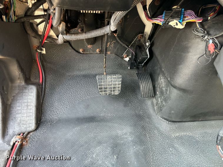 image for item DV5884 2013 International  Durastar 4300 spreader truck