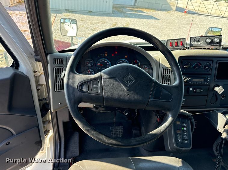 image for item DV5884 2013 International  Durastar 4300 spreader truck