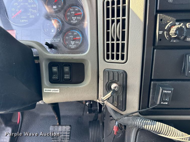 image for item DV5884 2013 International  Durastar 4300 spreader truck