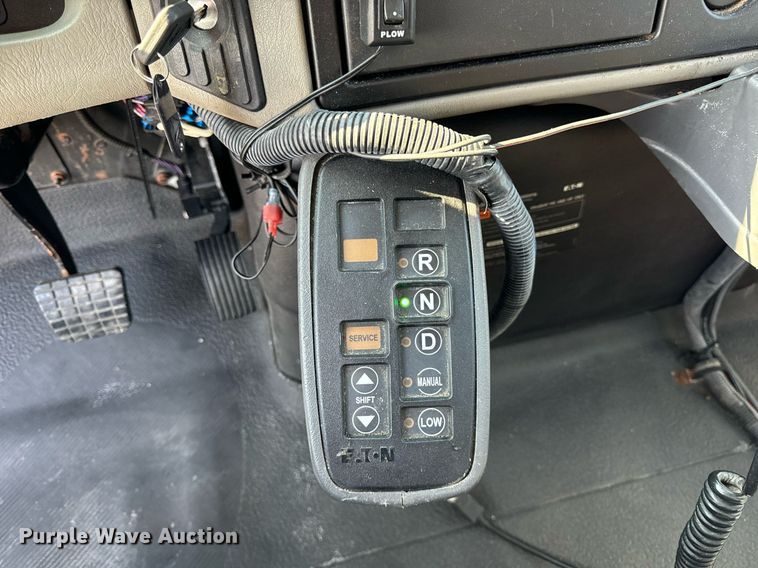 image for item DV5884 2013 International  Durastar 4300 spreader truck