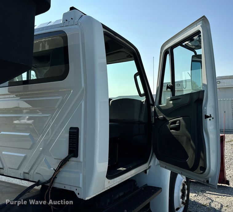 image for item DV5884 2013 International  Durastar 4300 spreader truck