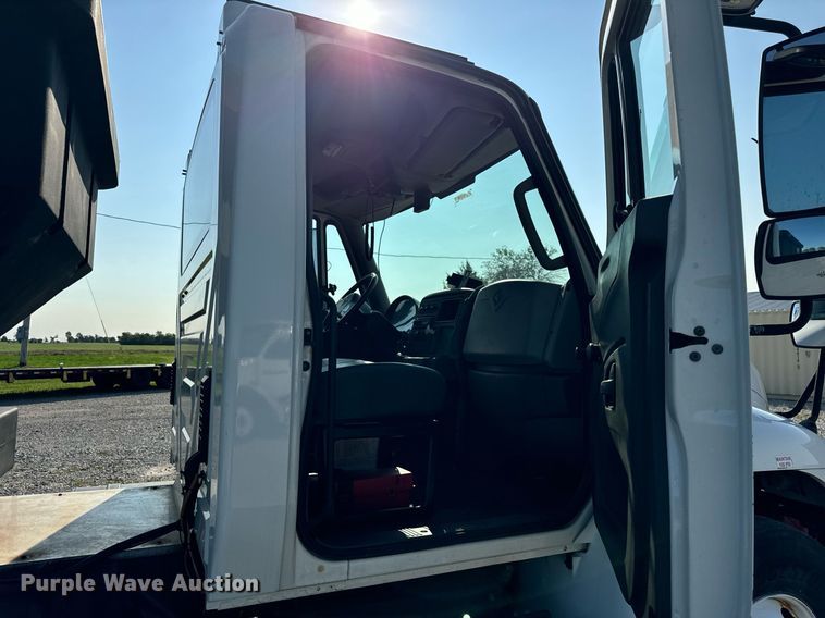 image for item DV5884 2013 International  Durastar 4300 spreader truck