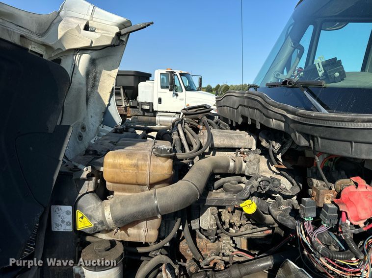 image for item DV5884 2013 International  Durastar 4300 spreader truck