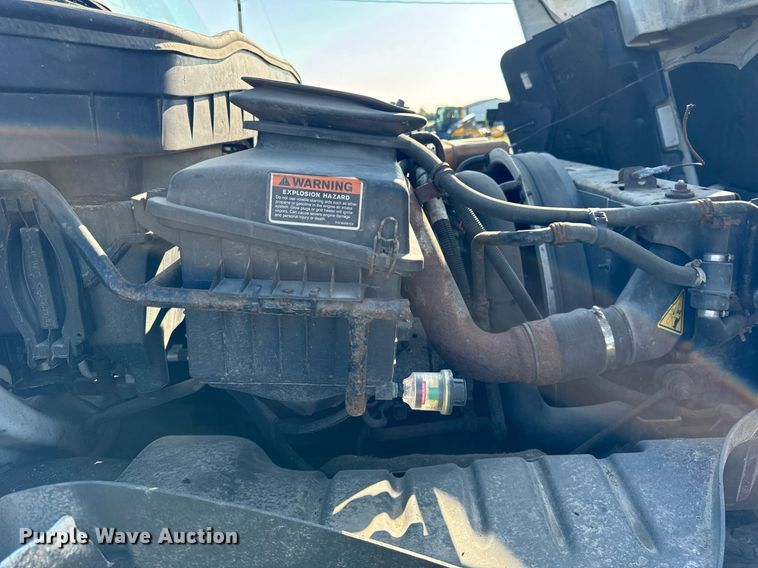 image for item DV5884 2013 International  Durastar 4300 spreader truck