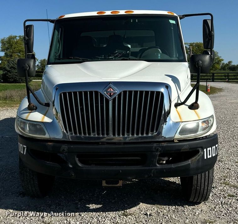 image for item DV5885 2008 International  4300 spreader truck