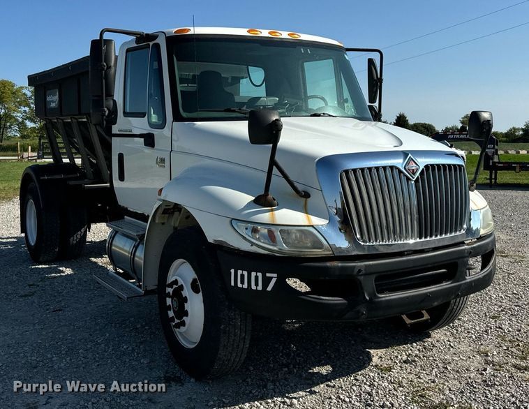 image for item DV5885 2008 International  4300 spreader truck